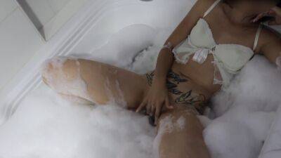 Vanessa - Se Mete Al Jacuzzi Y Se Masturba Hasta Correrse # 7 Vanessa - upornia