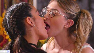 Emily Willis - hd lesbian - sunporno.com