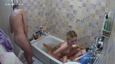 Amateur Teens Threesome - upornia