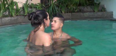 Babi Ventura & Ed Junior In The Pool - inxxx.com