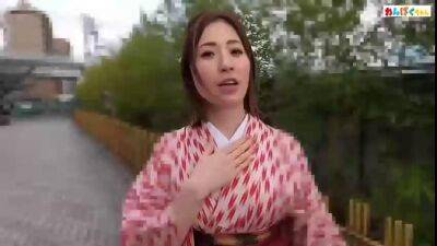 Gorgeous woolly Japanese harlot giving a hot handjob - sunporno.com - Japan