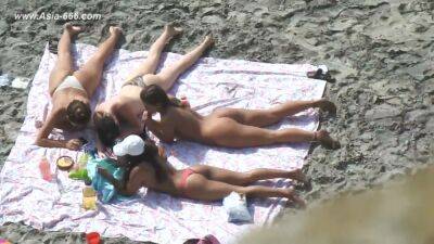 peeping Naturist Beach.40 - txxx.com