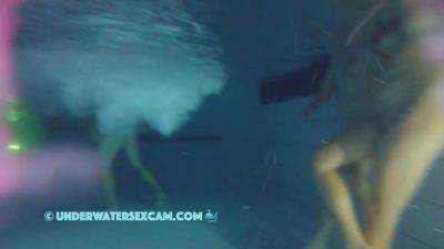 Between All The Horny People This Couple Has Real Sex Underwater In The Public Pool - hclips
